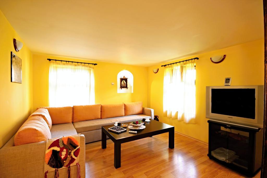 Private 4Br-2Ba Guest House Dryanovo With Pool And Free Parking Eksteriør billede